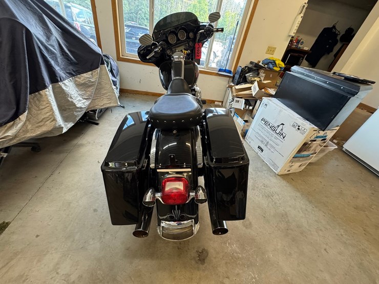 #1922-•-2011-harley-davidson-electra-glide-classic-motorcycle-image-4