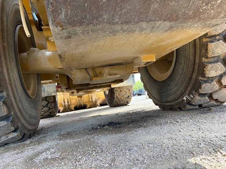 2014-caterpillar-972k-image-53