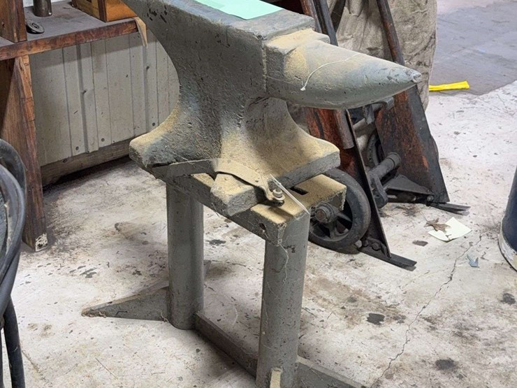 large-anvil-on-stand-30-1/2"l-x-5"w-image-1