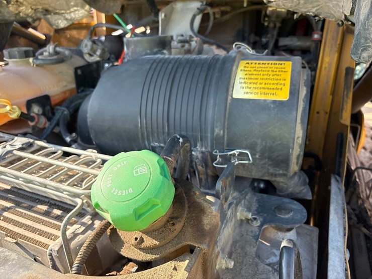 2021-deere-330g-image-36
