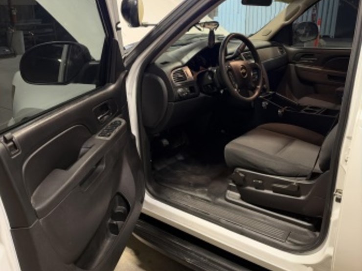 2014-chevrolet-tahoe-image-23
