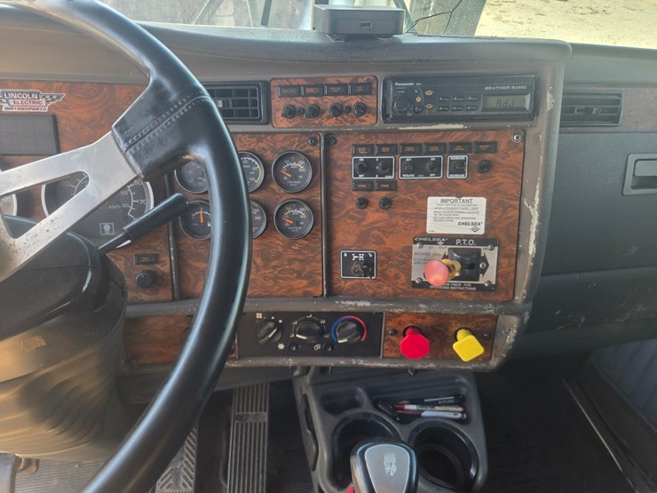 2001-kenworth-t800-image-51