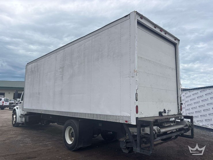 2012-freightliner-m2-106-image-5