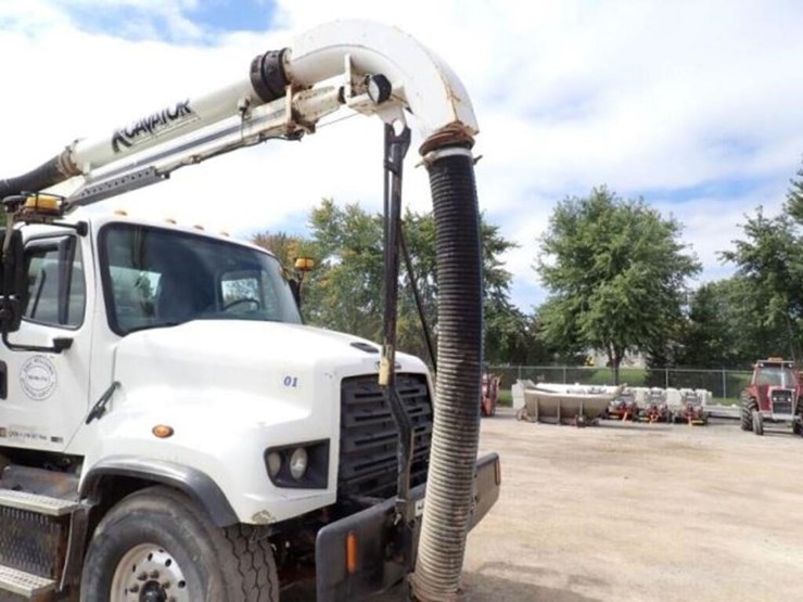 2015-freightliner-114sd-image-34