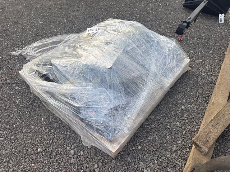 #6086-•-pallet-of-lawnmower-blades-image-1