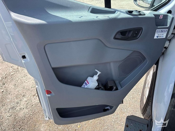 2019-ford-transit-image-12