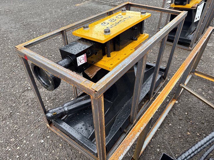 #6039-•-agrotk-skid-steer-hyd-post-driver-image-3