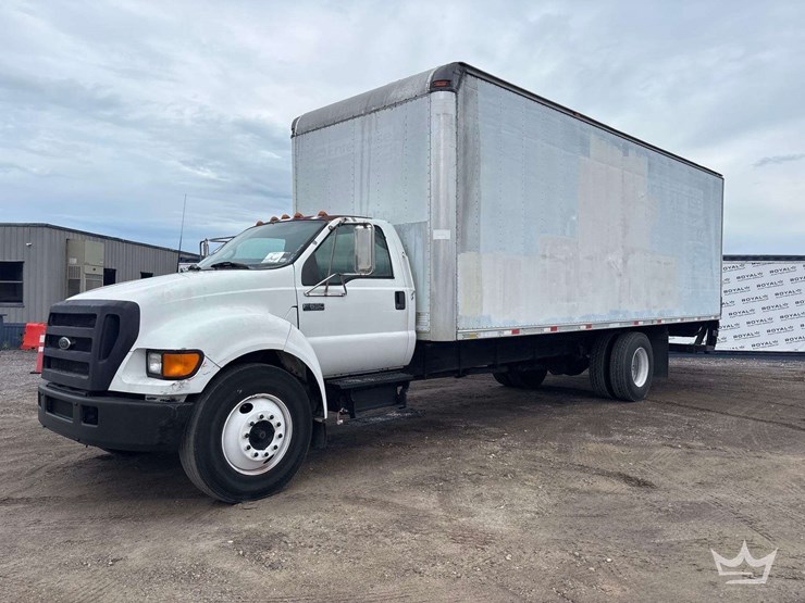 2004-ford-f650-image-1