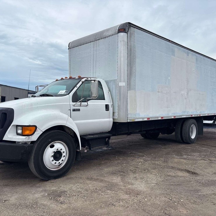 2004 FORD F650