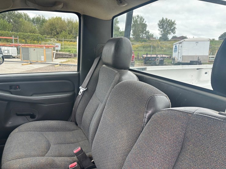 2006-gmc-2500-image-36