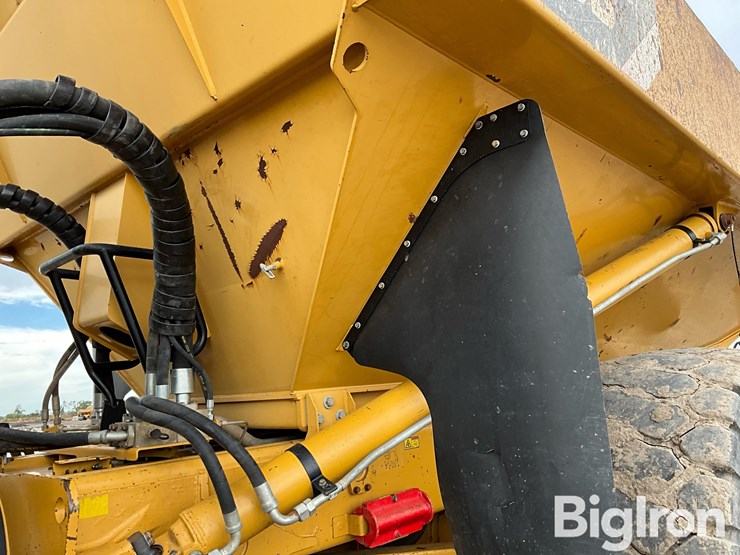 2013-caterpillar-740b-image-15