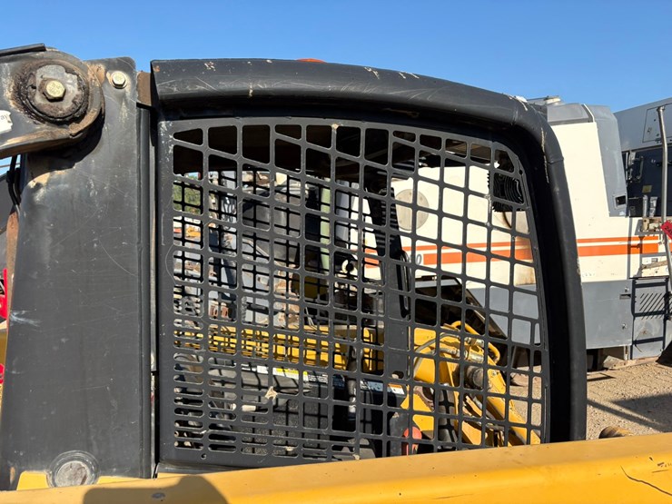 2003-john-deere-240-image-23