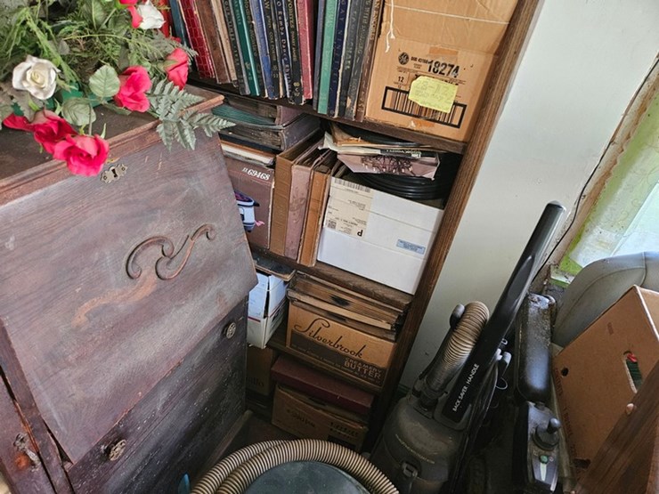 #8001-•-live-on-the-ground-house-hold-items-image-68