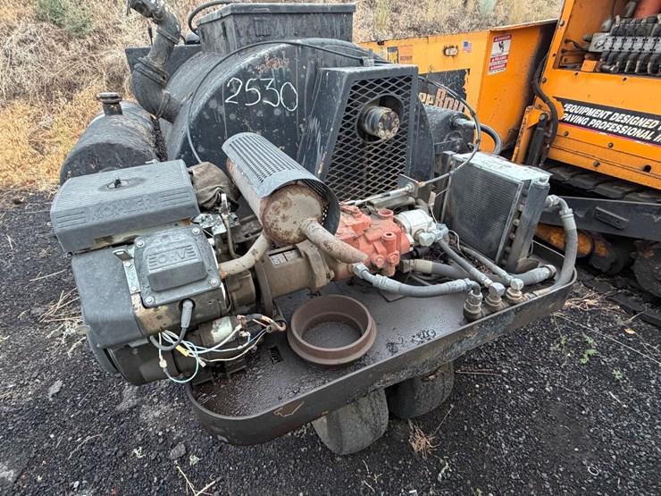 #2530-•-self-propelled-tar-wagon-image-6