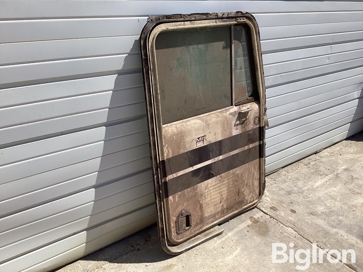 kenworth-front-passenger-side-bottom-latch-door-image-3