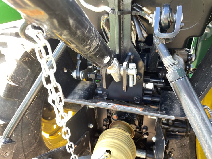 2025-john-deere-2025r-image-17