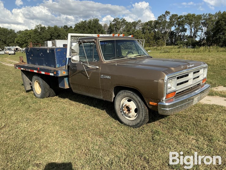 1989-dodge-ram-350-image-3