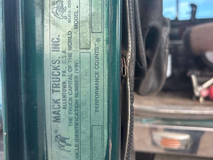 2002-mack-cl713-image-15