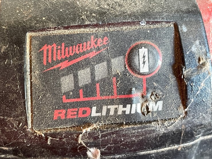 #5512-•-(3)-milwaukee-18v-batteries-and-charger-image-30