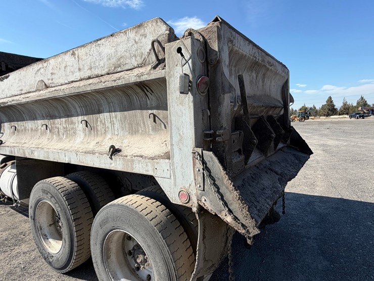#2532-•-kenworth-w928-tandem-axle-dump-truck-image-31