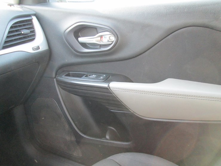 2014-jeep-cherokee-image-26