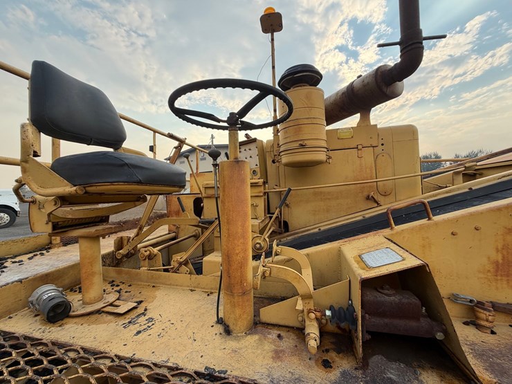 #2526-•-etnyre-chip-seal-machine-image-45