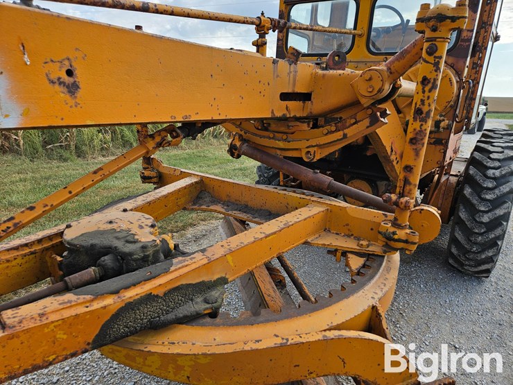 1971-caterpillar-120-image-17