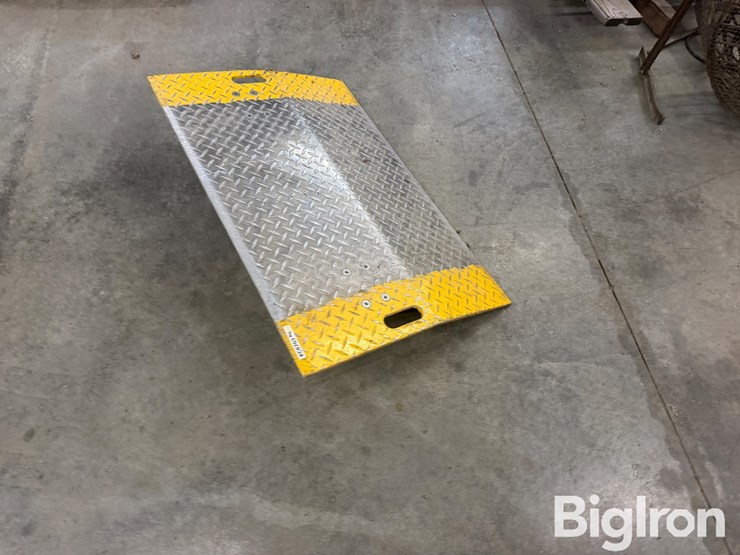 global-industries-forklift-ramp-image-5