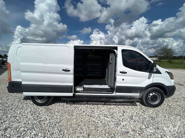 2017-ford-transit-image-24
