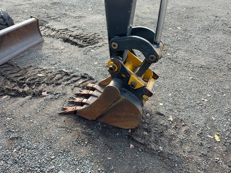 2021-deere-35g-image-8