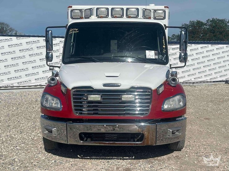 2016-freightliner-m2-106-image-49