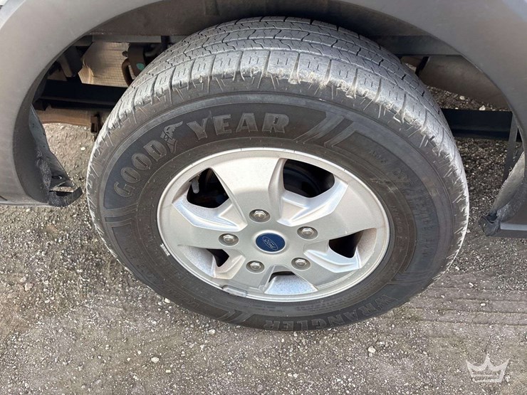 2019-ford-transit-image-23