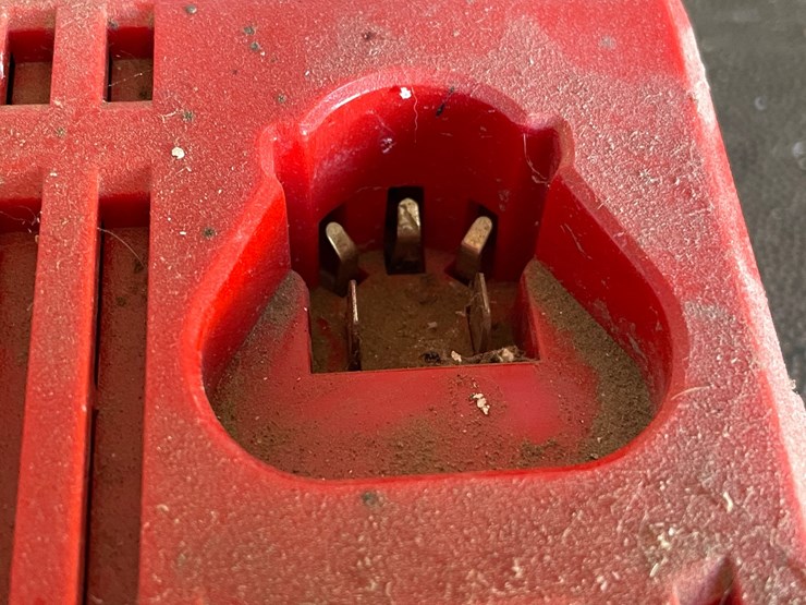 #5512-•-(3)-milwaukee-18v-batteries-and-charger-image-23