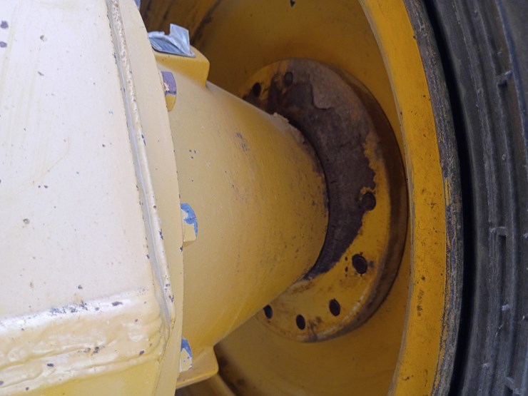 2008-deere-670d-image-46