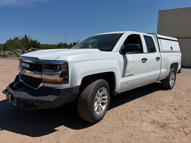 #1395-•-2019-chevrolet-silverado-4x4-pickup-truck-image-1