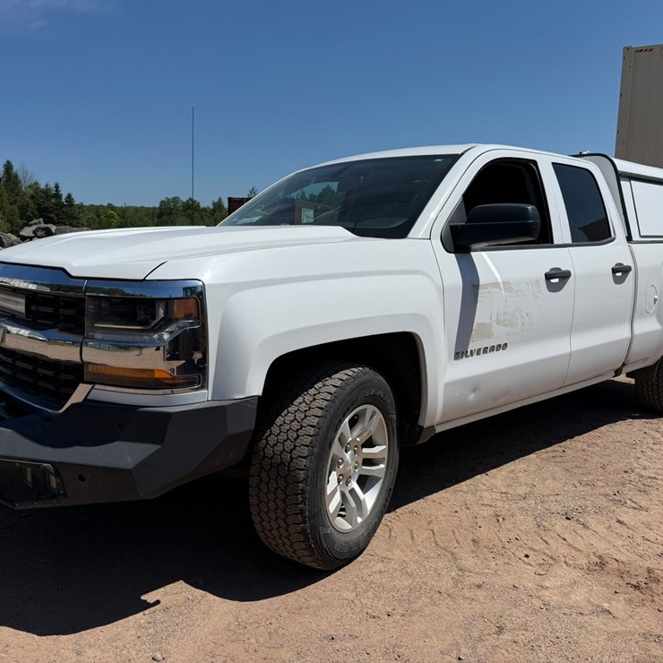#1395 • 2019 Chevrolet Silverado 4x4 Pickup Truck