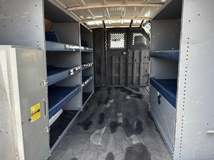 #8733-•-2012-ford-econoline-van-image-9