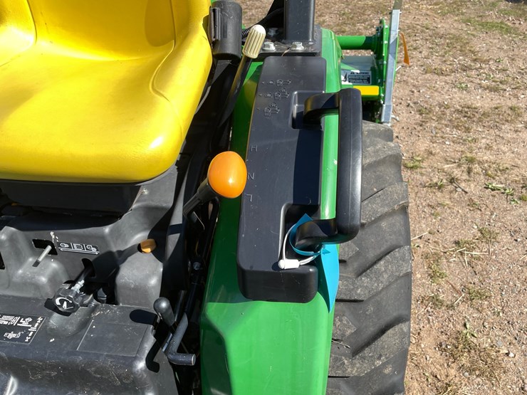 2025-john-deere-2025r-image-36