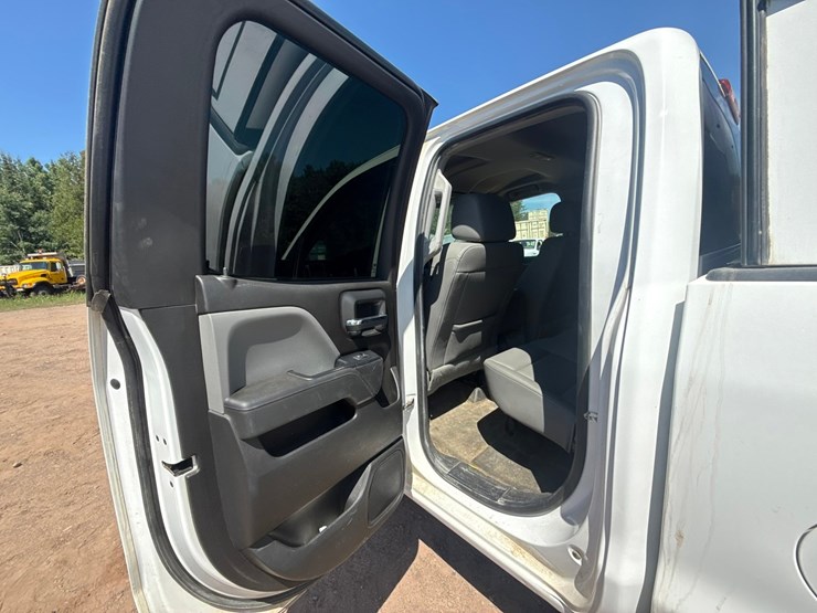 #1395-•-2019-chevrolet-silverado-4x4-pickup-truck-image-33