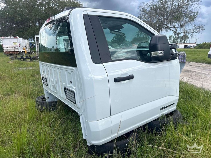 2025-ford-f550-image-3