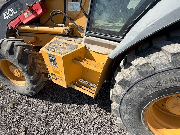 2017-deere-410l-image-53