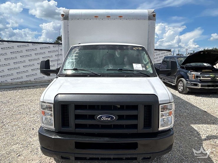 2019-ford-e350-image-24