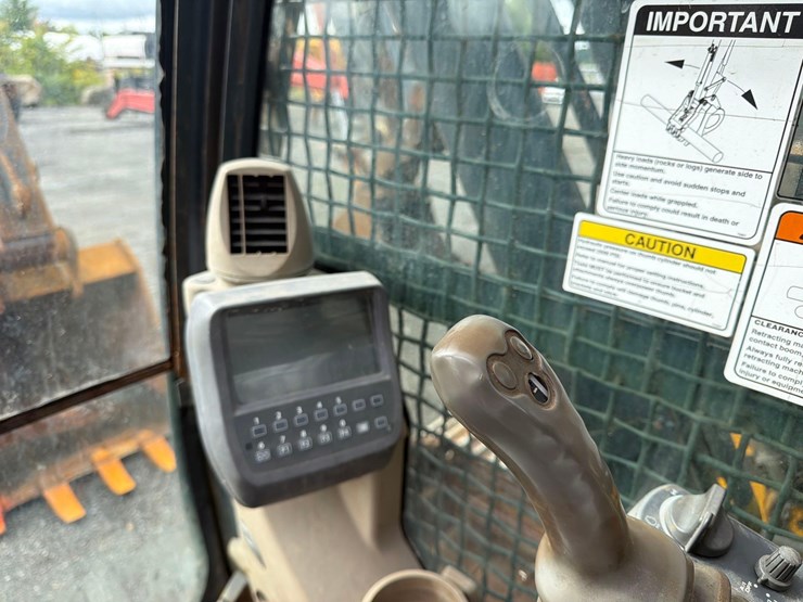deere-225d-lc-image-26