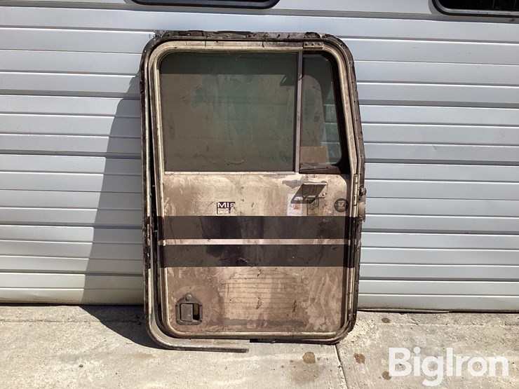 kenworth-front-passenger-side-bottom-latch-door-image-2