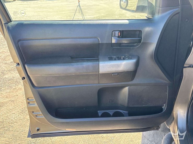 2010-toyota-tundra-image-10
