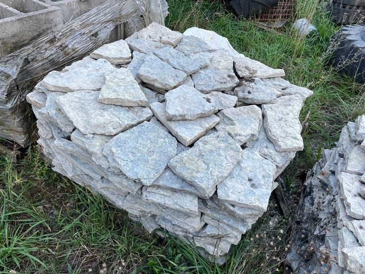 #1627-•-(2)-pallets-of-decorative-stone-image-3