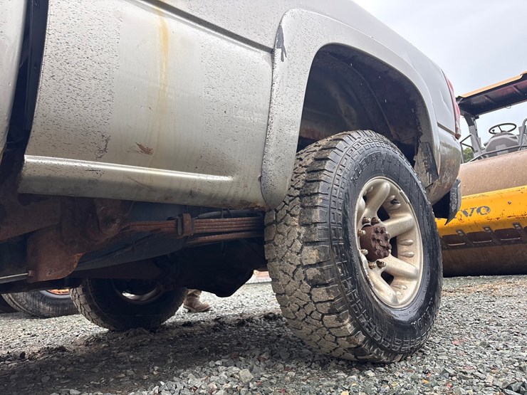 2003-chevrolet-2500-image-13