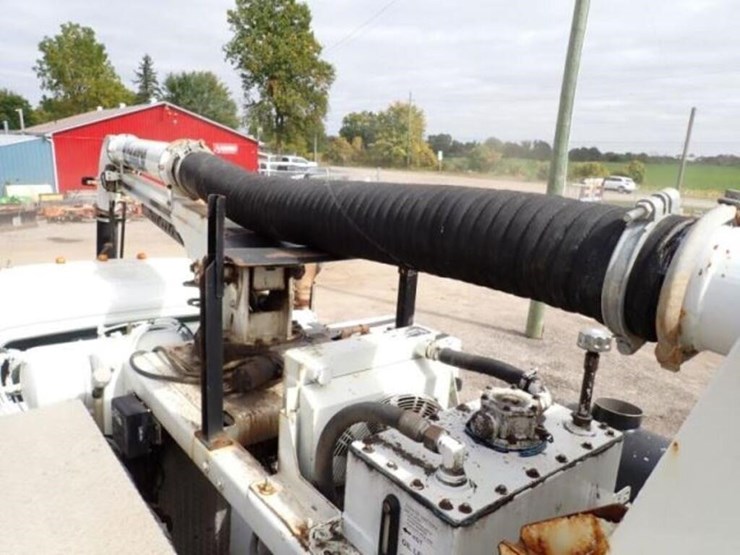 2015-freightliner-114sd-image-48