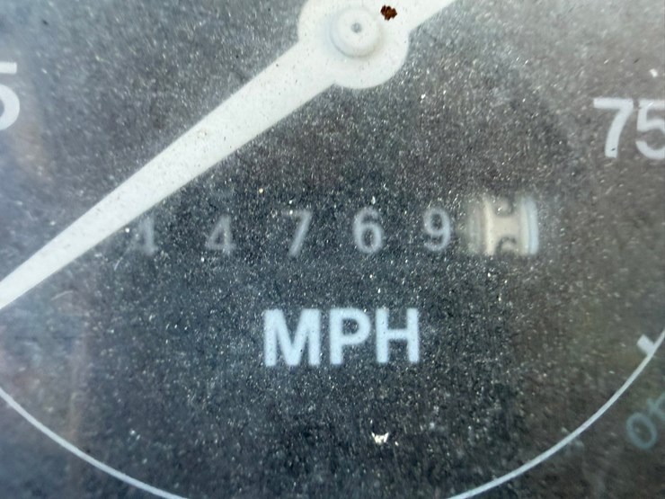 1983-ford-800-image-57