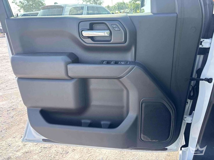 2022-chevrolet-silverado-1500-image-12